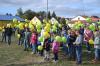 Gruppenfoto, Sch&uuml;lerinnen und Sch&uuml;ler halten Luftballons in der Hand