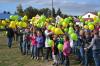 Gruppenfoto, Sch&uuml;lerinnen und Sch&uuml;ler halten Luftballons in der Hand