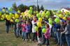 Gruppenfoto, Sch&uuml;lerinnen und Sch&uuml;ler halten Luftballons in der Hand