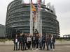 Gruppenfoto vor dem Gebäude des Europäischen Parlaments