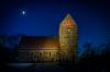 die Dorfkirche Holzhausen im Mondlicht