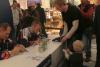 Foto vom Album: Autogrammstunde mit Steve Walker und Stefan Ustorf im Stern-Center