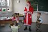 Der Weihnachtsmann schleicht durch´s Schulhaus 