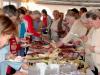 Frauenfrühstück im Zelt: das reichhaltige Buffet fand regen Zuspruch.