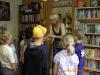 Bücherwurm Willi begrüßt die Kinder