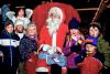 Der Weihnachtsmann verteile kleine Geschenke und war ein beliebter Gesprächspartner der Kinder
