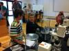 2 sch&uuml;ler beim Experimentieren