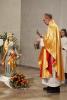 Segnung der neuen Heiligenfigur durch Pfarrer Armin Haas