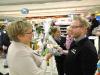 B&uuml;rgermeisterin Best-Jensen gratuliert Herrn Teske