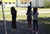 3 Sch&uuml;ler mit Schwei&szlig;schutzmaske