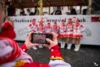 Bild von Galerie: Zug der fröhlichen Leute