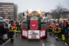 Bild von Galerie: Zug der fröhlichen Leute