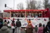 Bild von Galerie: Zug der fröhlichen Leute