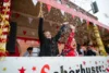 Bild von Galerie: Zug der fröhlichen Leute