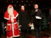 Vorschaubild der Meldung: Perleberger gedenken zum Abschluss des Weihnachtsmarktes der Opfer von Magdeburg – Händler rief zu Spenden auf