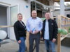Vorschaubild der Meldung: Bürgermeister Axel Schmidt gratuliert dem Perleberger Unternehmen Kopka Haustechnik zum Start am neuen Standort