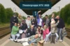 Vorschaubild der Meldung: Die Theatergruppe des KTV Ormesheim präsentiert 2025 die amüsante Komödie „Es fährt kein Zug nach Irgendwo“ von Winnie Abel