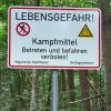 Hinweisschilder machen Waldbesucher*innen auf das Betretungsverbot im Bereich der Sandkaute aufmerksam. Foto: Stadt Maintal