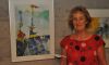 Die Künstlerin Hermi Seeger, hier vor einem ihrer Lieblingsbilder "Seeblick", möchte mit ihrer Ausstellung "Malen mit links" dem Betrachter die schönen Seiten des Lebens aufzeigen.