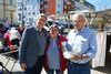 Bürgermeister Dr. Oliver Hermann gratulierte Horst Bukowski zum 85. Geburtstag I Foto: Martin Ferch