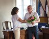 Stadt Perleberg | Rainer Pickert gratuliert Ortsvorsteherin Nadja Schwark zur Wiederwahl