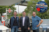 Ralf Diemer ( Mitte, Geschäftsführer e-Fuel Alliance) zusammen mit Sascha Weitz (links) und Holger C.Schwärzel (rechts) vom MB/8 Club Deutschland e.V.