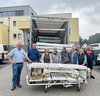 BUZ: Jörg Geenen (2.v.l.), stv. KHDS-Geschäftsführer und die ehrenamtlichen Helfer der Hilfsorganisation Kinderhilfe Tschernobyl beim Verladen der gespendeten Betten 