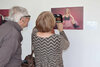 Noch bis Ende März ist im Maintaler Rathaus eine Ausstellung mit besonderen Frauenportraits zu sehen, die unter dem Titel „Die Königin in mir“ entstanden sind. Foto: Stadt Maintal