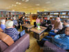 Meldung: Neue Sitzecke für Senioren in der Bibliothek