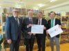 Meldung: Gemeindebücherei erhält Spende von Raiffeisenbank Augsburger Land West eG