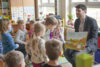 Vorschaubild der News: Mit Huhn Angelika - Vorlesetag in der Kindertagesstätte Sonnenblume Sülstorf