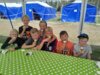 Vorschaubild der Meldung: Ohne Handy in der Natur - Bürgermeister Axel Schmidt besucht Ferienkinder im EFFI-Sommercamp in Cumlosen