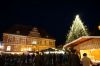 Der Calauer Weihnachtsmarkt lockt jedes Jahr auf den festlich geschmückten Marktplatz. Foto: Stadt Calau / Jan Hornhauer